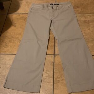 Gap lightweight, comfortable khakis. Size 2. Perfect condition
